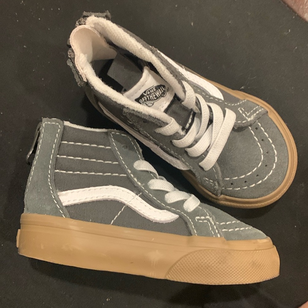 Toddler high top gum sole vans size 5